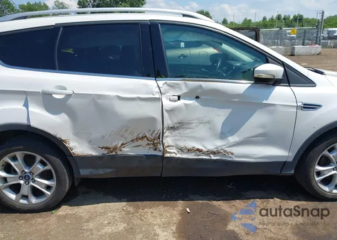 2016 Ford Escape Titanium z USA, uszkodzony, nr VIN 1FMCU0JX4GUA43736